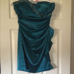 Green strapless dress